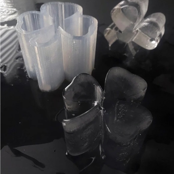 New Honest Ice silicone shamrock ice cube mold / tray - Picture 12 of 12